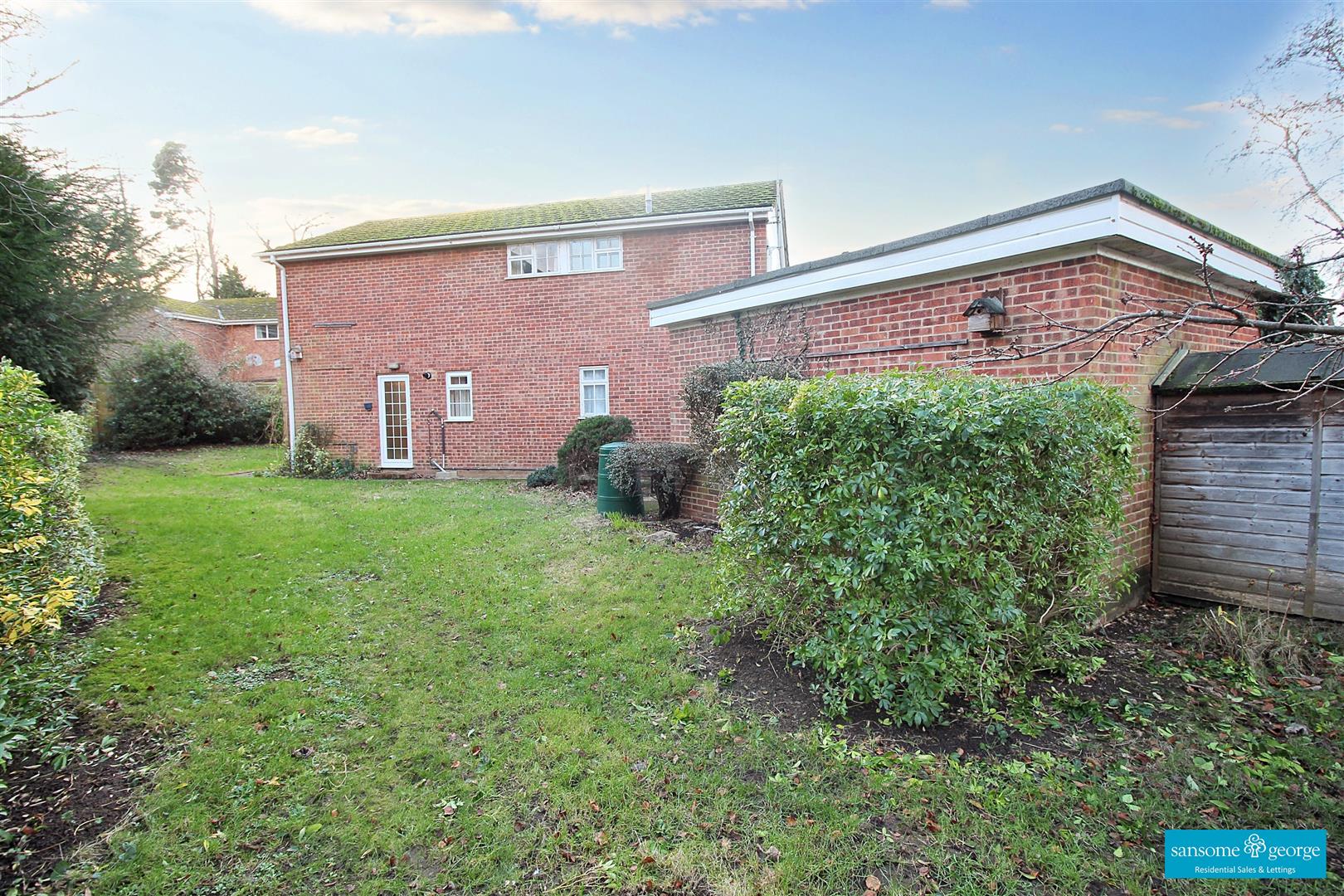 5 bed property in Copse Close, Reading
